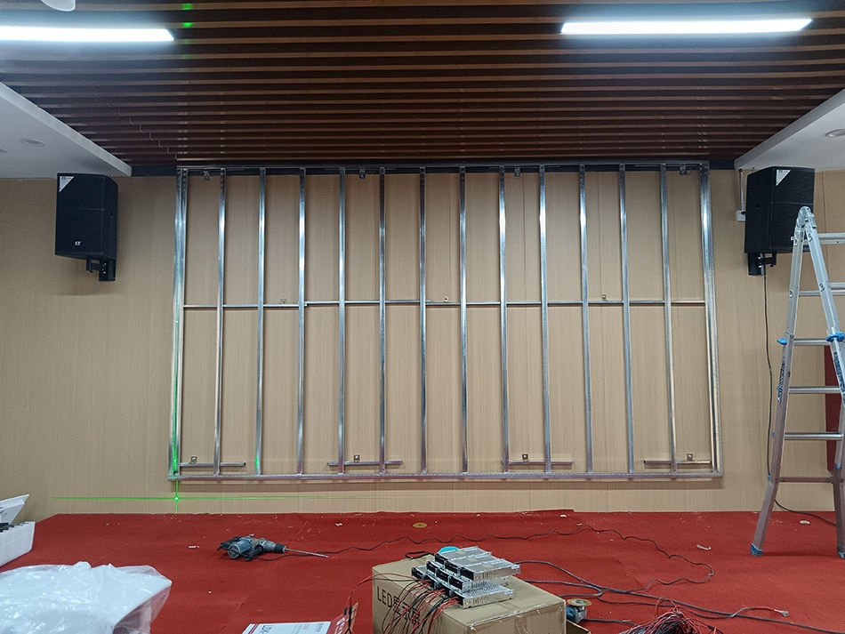 多媒體報(bào)告廳室內(nèi)顯示屏